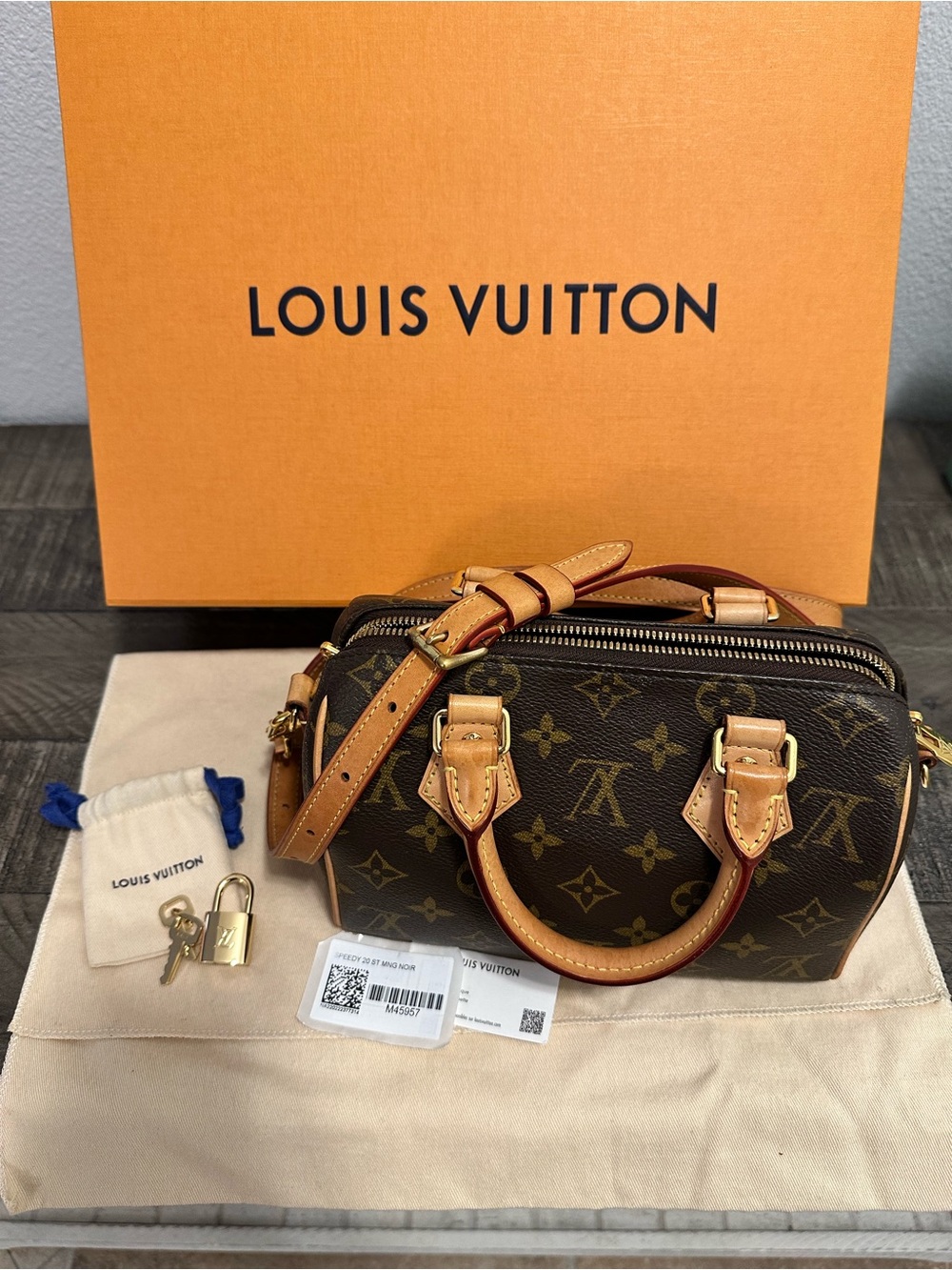 Louis Vuitton Monogram Canvas Speedy Bandoulière 20 - Picture 12 of 16